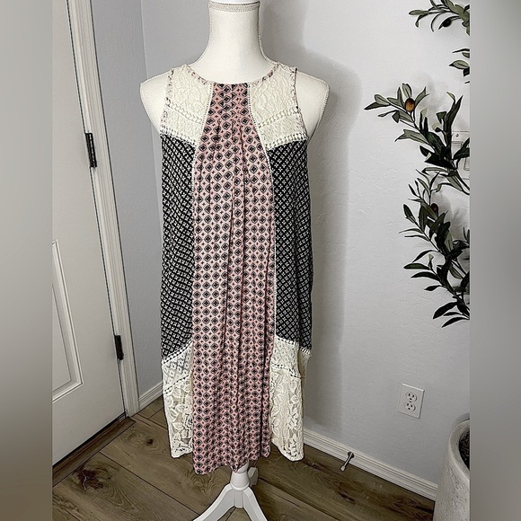 Lace & Patterned Shift Dress - Picture 1 of 8